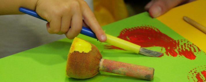 Semaine de la petite enfance – À pleines mains et les couleurs des maitres